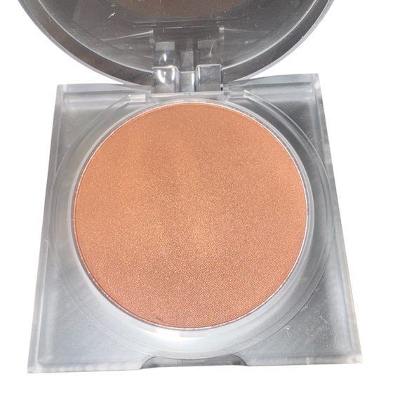 New New HUDA BEAUTY GLOWISH Luminous Pressed Powder Shade 13 EXTRA RICH - Picture 2 of 5